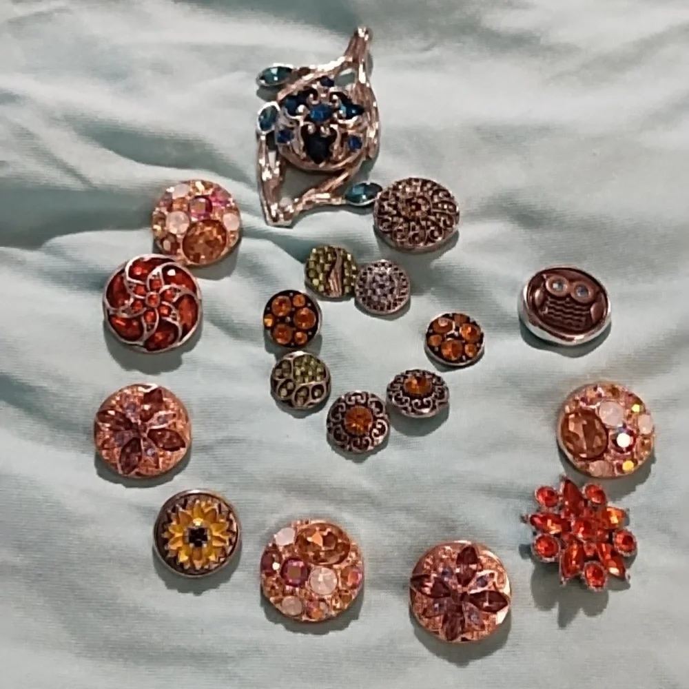 🇺🇸 Clearance 🇺🇸Elegant Snap Jewelry Pendant With Extra Inserts - Picture 3 of 3